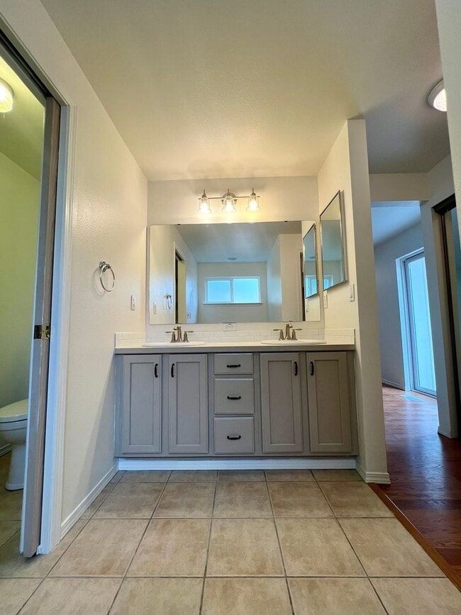 Building Photo - Remodeled Rambler with Lake Access