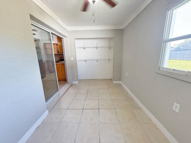 Building Photo - 39 Fischer Ln