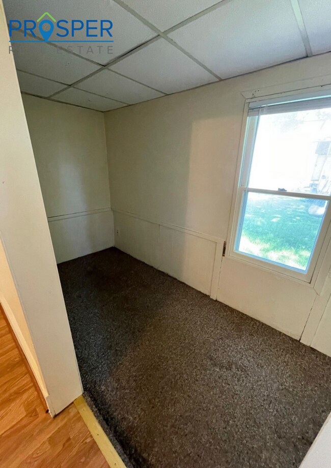Building Photo - Nice 4-Bedroom House with Extra Office/Study Space Located Near Water Street - Available June 2026
