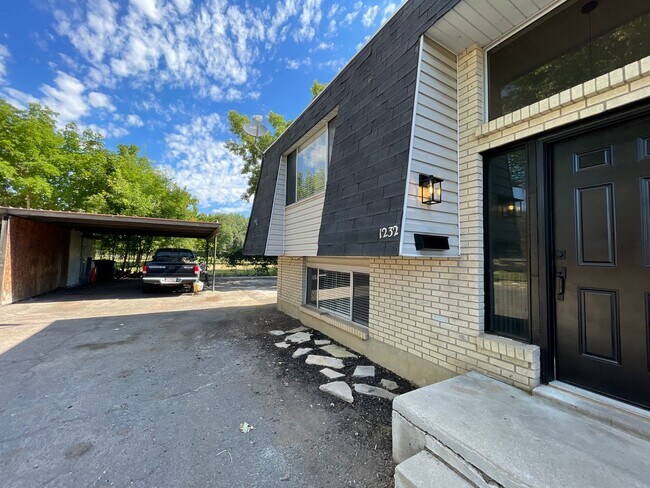 Building Photo - Beautifully Remodeled 2-Bedroom Duplex by Provo River Trail