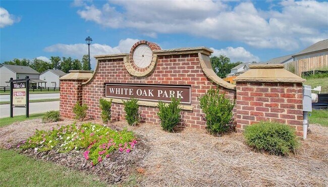 Building Photo - 4591 Silver Oak Dr SW