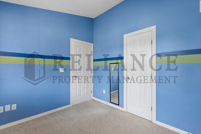 Building Photo - 5911 Hartford Dr