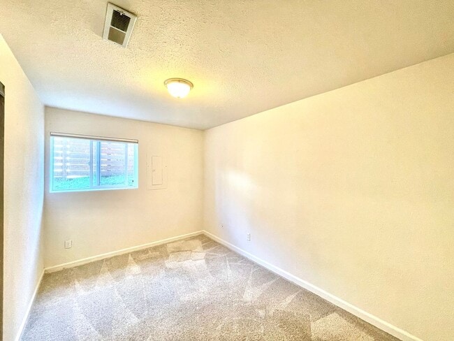 Building Photo - Mid-Century Gem in Kirkland’s Everest Park