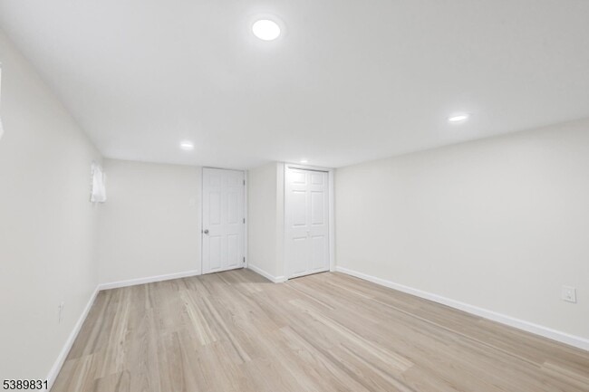 Building Photo - 317 Hawthorne Ave