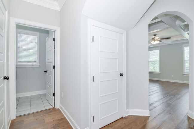 Building Photo - Beauty in Riverwood on Corner Lot!