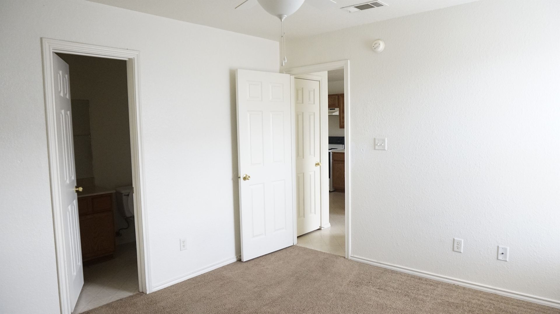 Building Photo - 3301 Hereford Ln