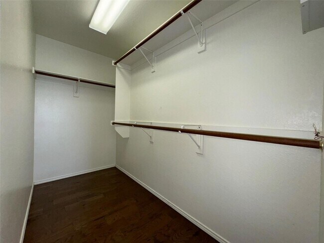 Building Photo - 9602 Glenshee Drive