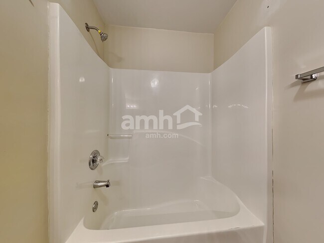 Building Photo - 5626 Fallsbrook Knoll