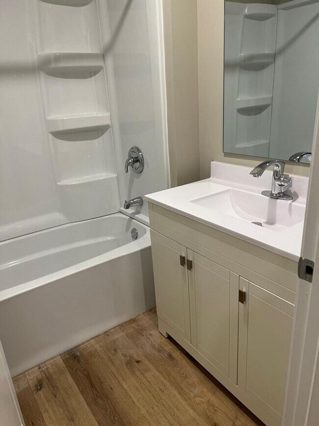 Building Photo - Beautifully Updated 4 Bed 2.5 Bath House!