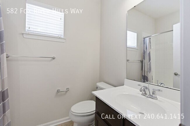 Building Photo - 582 Fox River Hills Way