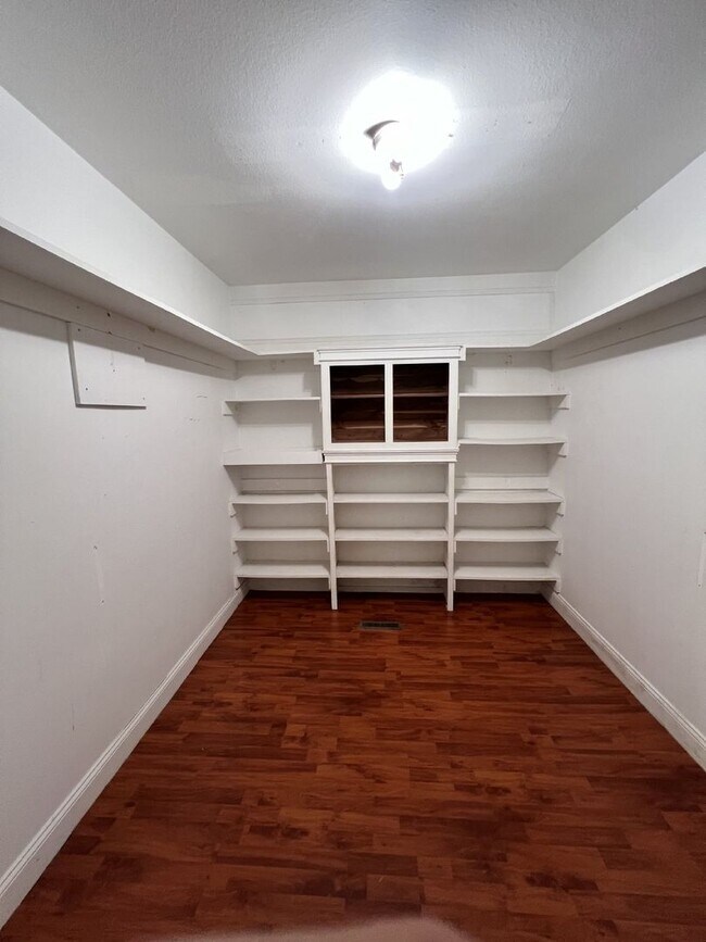 Building Photo - Charming Home in Rock Spring, GA!