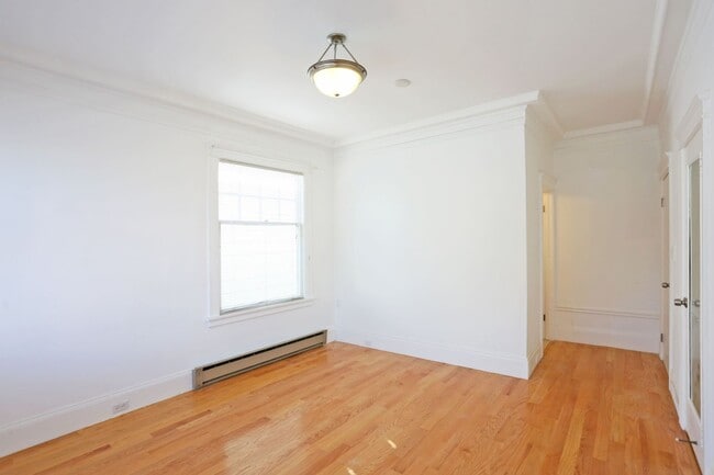 Building Photo - 306 20th Ave