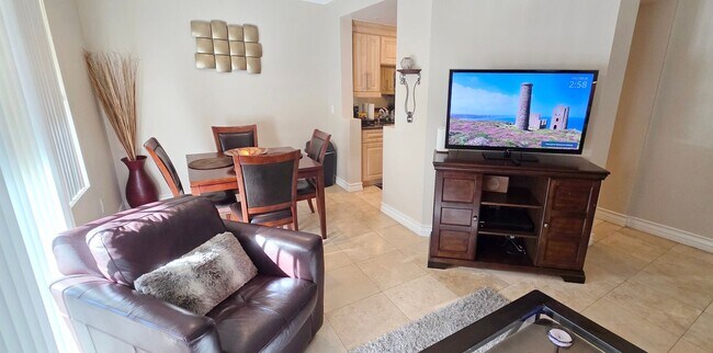 Building Photo - Short or long term available! Beautifl furnished 1 bedroom located in the heart of the strip!