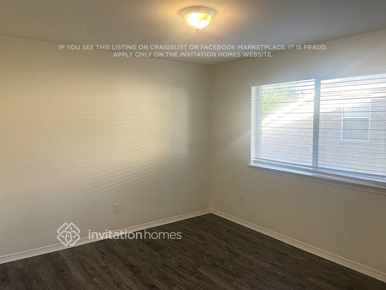 Building Photo - 8518 Sports Haven Dr