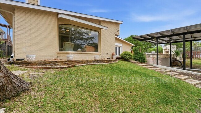 Building Photo - 156 Trelawney St