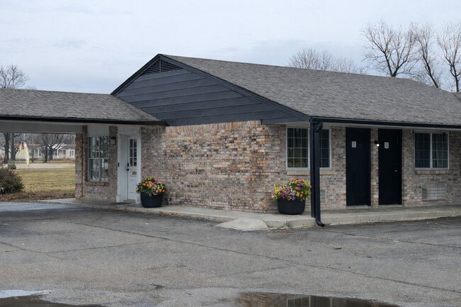 Building Photo - All-Inclusive Studio | Electric, Water, WiFi & Cable Included | Renovated | Columbus KS