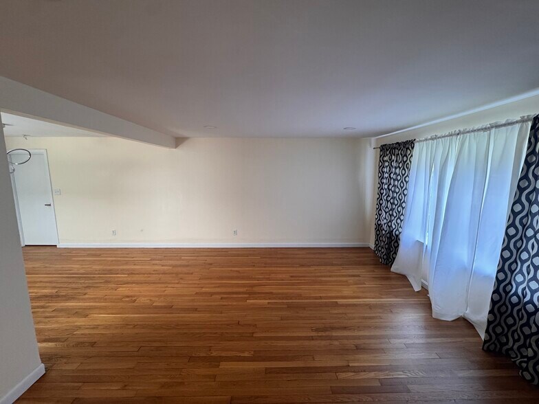 Building Photo - 47 Ashwood Cir
