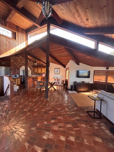 Building Photo - 3928 Ulu Alii St