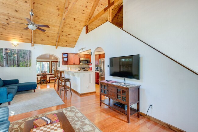 Building Photo - 932 Kiowa Dr