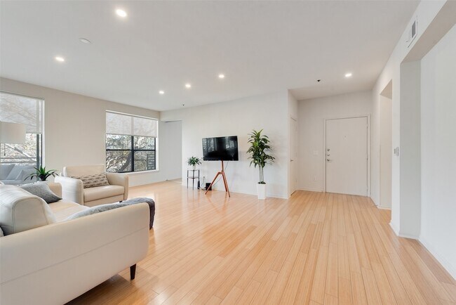 Building Photo - 4111 Gilbert Ave