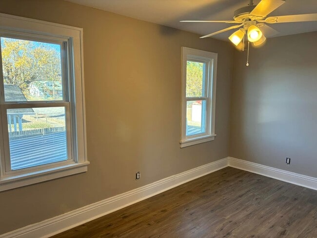 Building Photo - 166 18th St