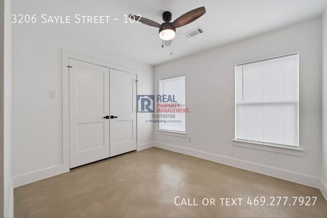 Building Photo - 3206 Sayle St