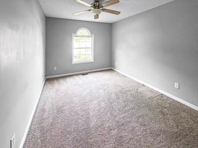 Building Photo - 3 bedroom house in Hillsborough Chase