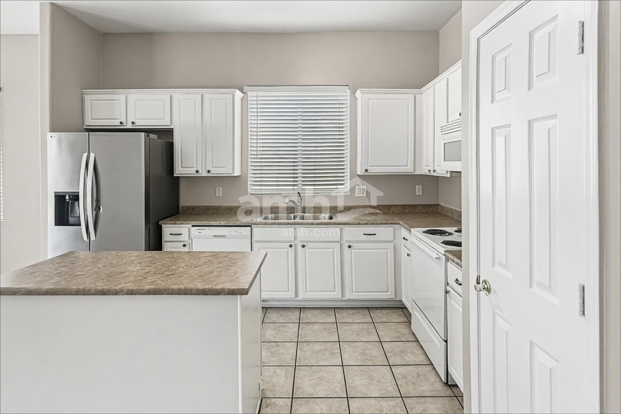 Building Photo - 12717 W Earll Dr