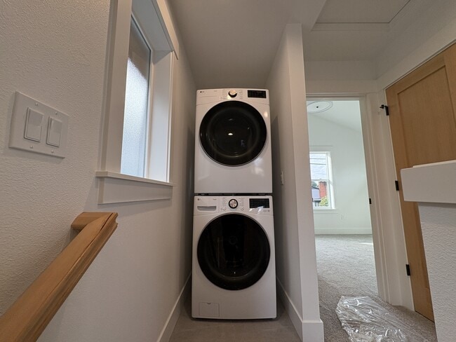 Building Photo - 6960 NE 18th Ave