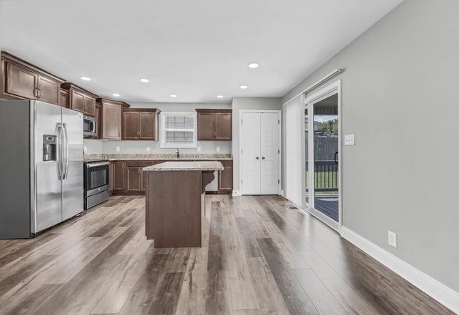 Building Photo - 843 Crestone Ln