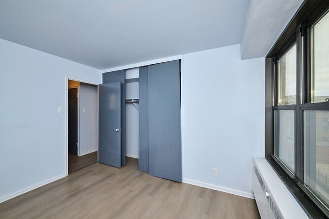 Building Photo - 6118 N Sheridan Rd