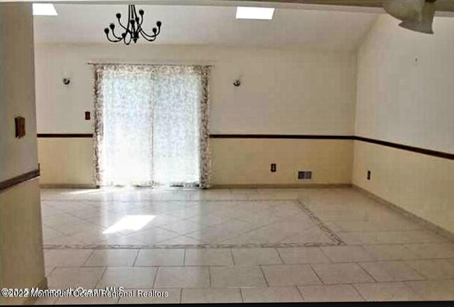 Building Photo - 319 Church St