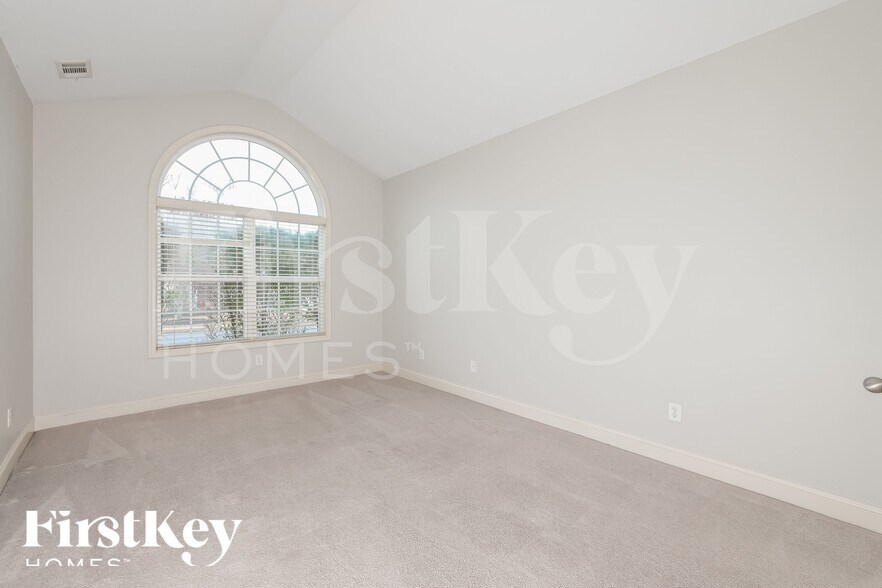 Building Photo - 6205 Little Cove Dr