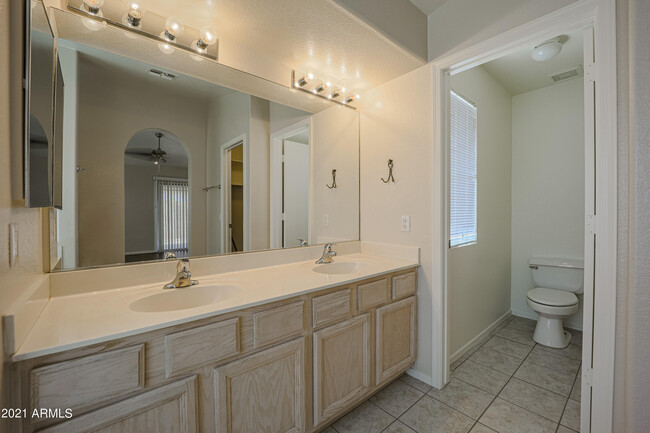 Building Photo - 4807 W Ponderosa Ln