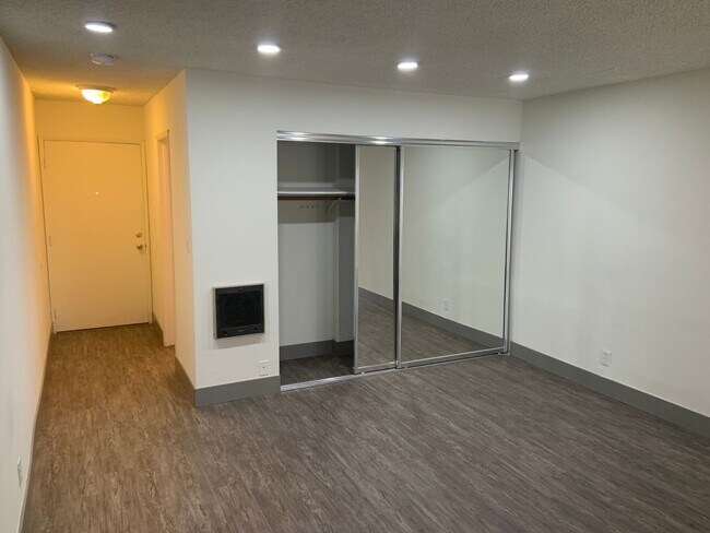 Interior Photo - can373