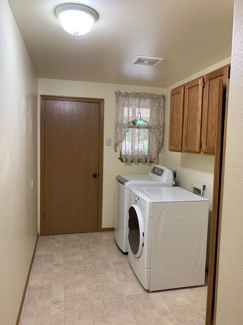 Building Photo - Spacious Open Layout 3 bedroom, 2 bath Rambler in Clearwood!