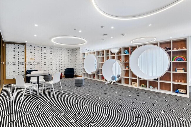 Building Photo - 2678 Tigertail Ave