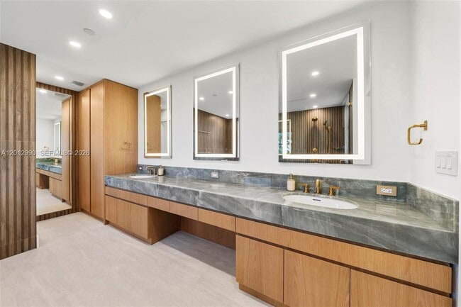 Building Photo - 701 Crandon Blvd