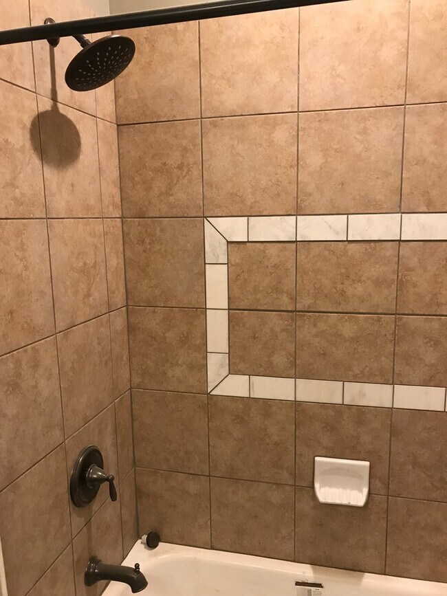 Building Photo - 825 S Braddock Ave