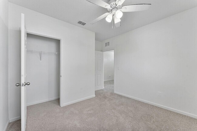 Building Photo - 357 SE Oakridge Dr
