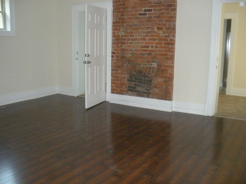 Building Photo - 2614 Eden Ave