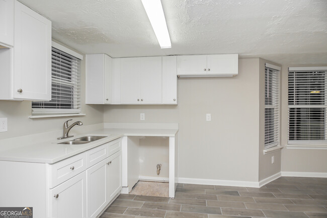 Building Photo - 2725 Wildflower Ln SW