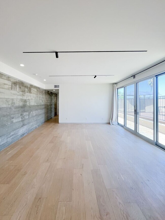 Building Photo - 4459 W Rose Hill Dr