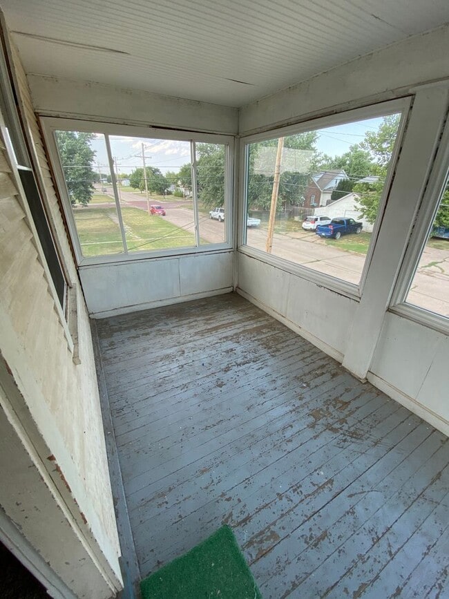Building Photo - 411-411 1/2 N. Clay, Hoisington