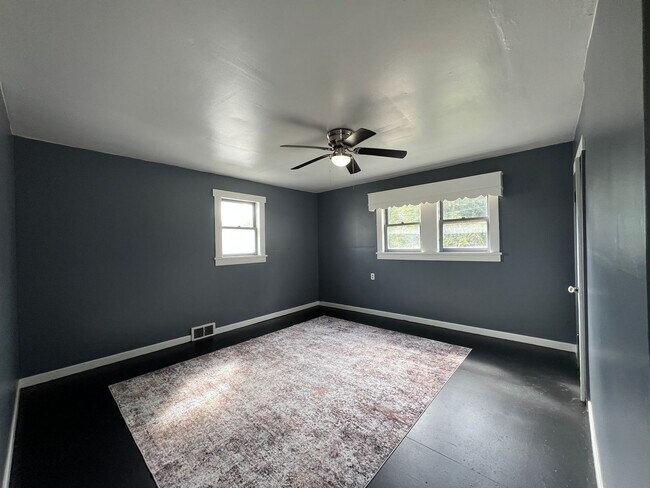 Building Photo - 208-210-210 McClure St