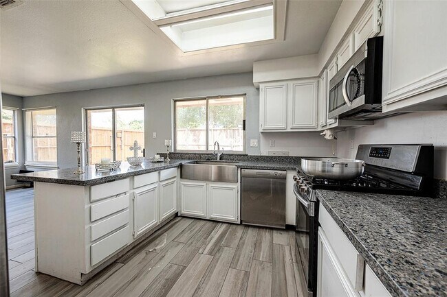 Building Photo - 2226 Gray Hawk Ln