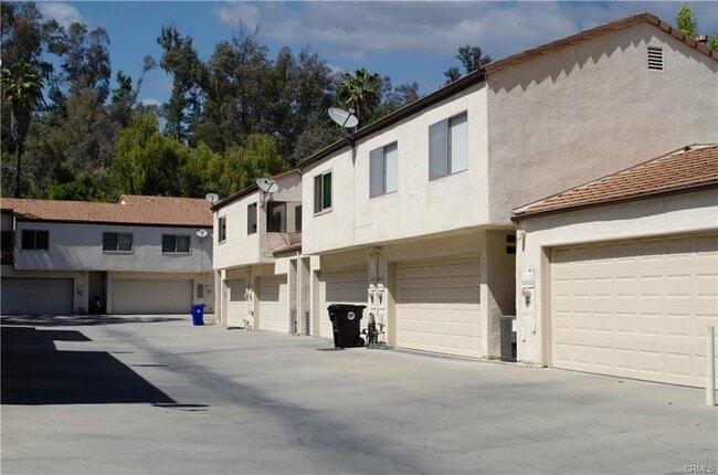 Building Photo - 24717 Sand Wedge Ln