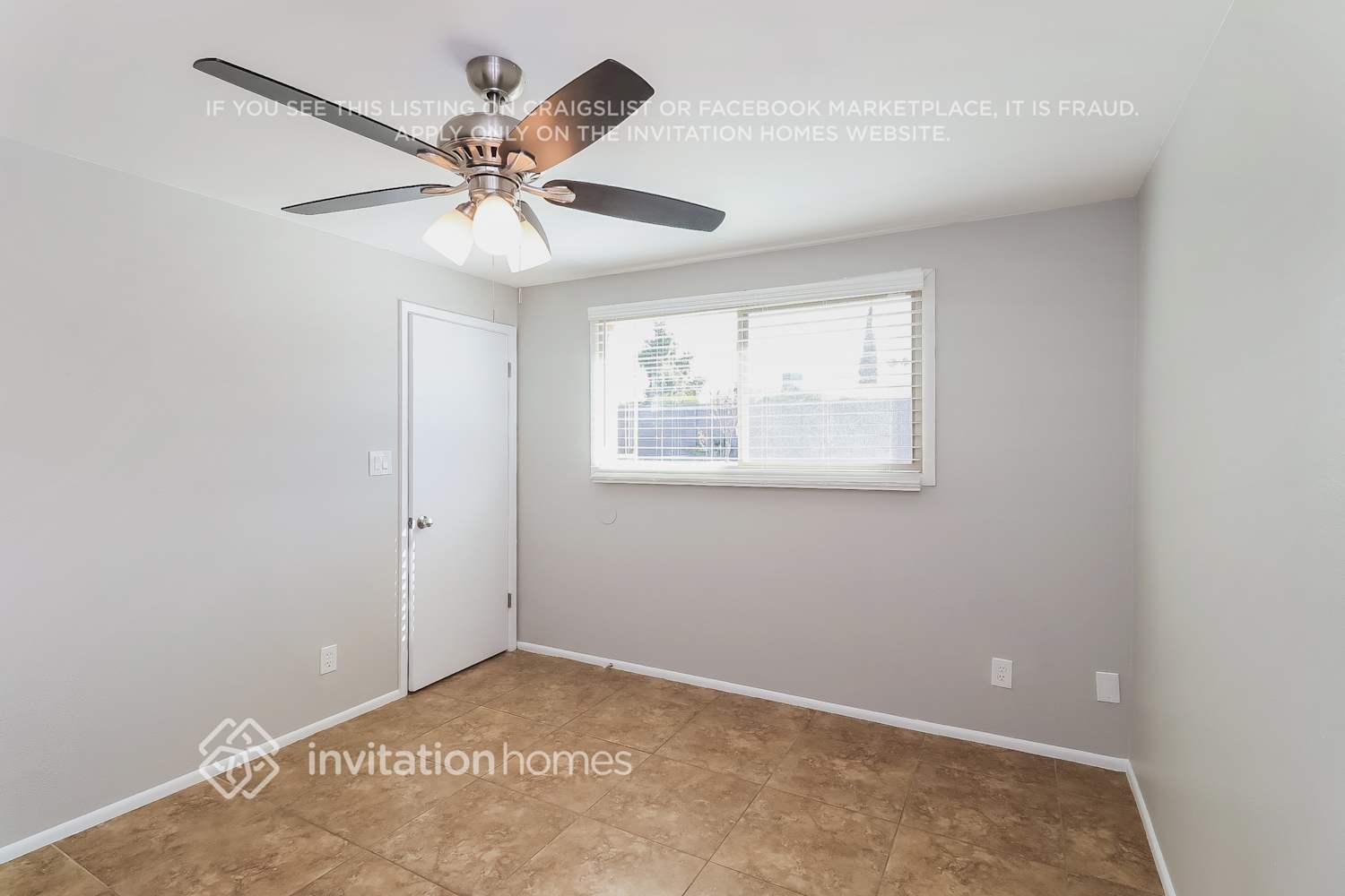 Building Photo - 213 E Carson Cir