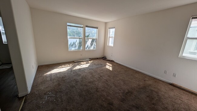 Building Photo - Experience Modern Comfort in This Newer Sp...