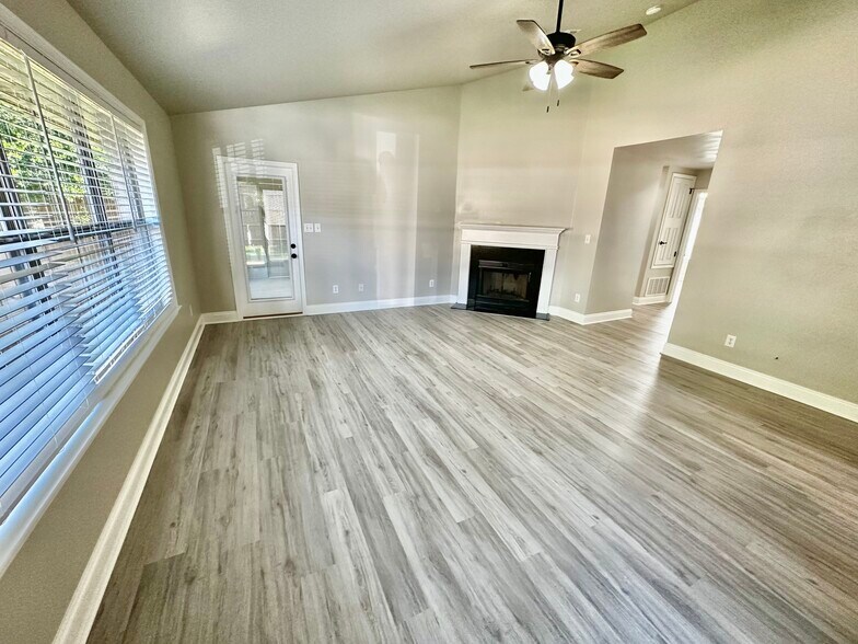 Building Photo - 8022 Brookside Ln